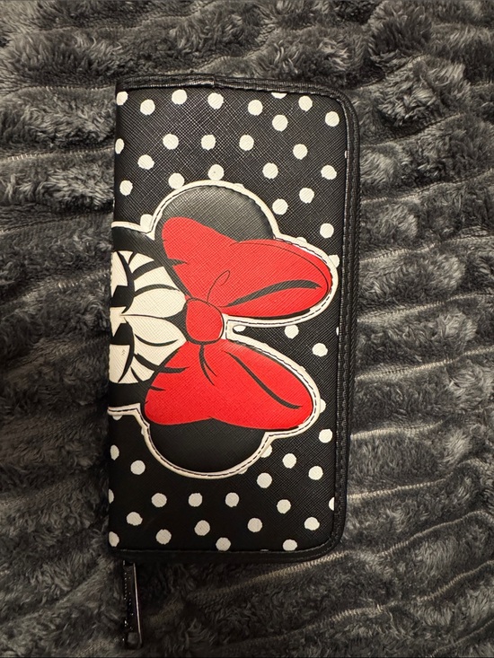 Loungefly Handbags - Loungefly Minnie Mouse Wallet
